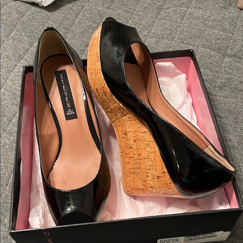 Steve Madden Black and Tan Platform Wedges